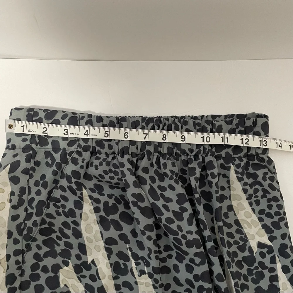 CAbi Skin Print Bella Skirt Style 401 Size‎ Small Animal Print Cream Gray